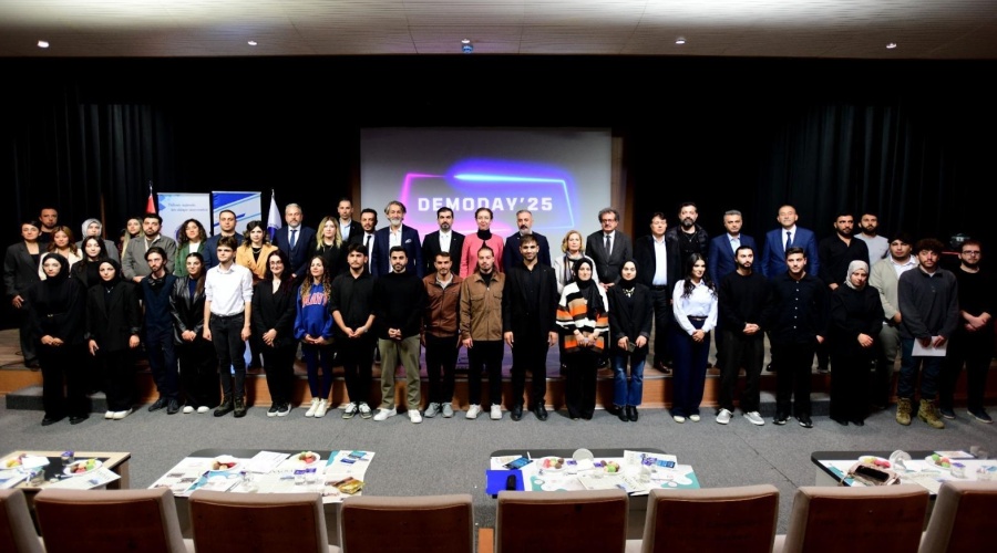 İnnovan ​DemoDay'25 Girişimcilik Zirvesi'nde Yenilikçi Fikirler Yatırımcılarla Buluştu